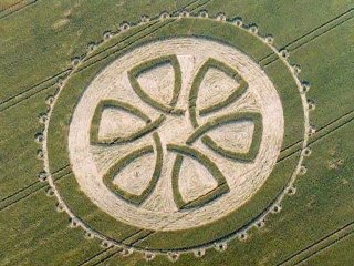 Agroglyphes.fr  |  Crop-Circles.eu  |  Une nouvelle approche... de nouvelles réponses !