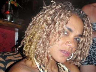 La poetesse Nathy Ebriet Loin de toi