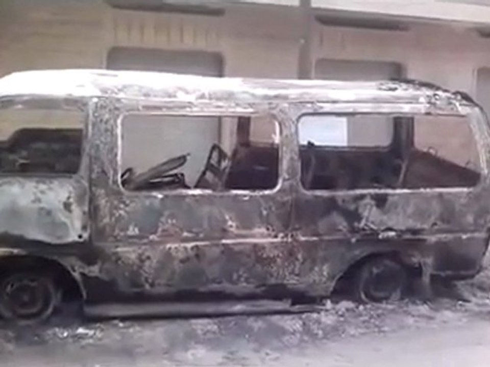 فري برس ريف حماه المحتل حرق احد حافلات النقل في قلعة المضيق 1 4 2012