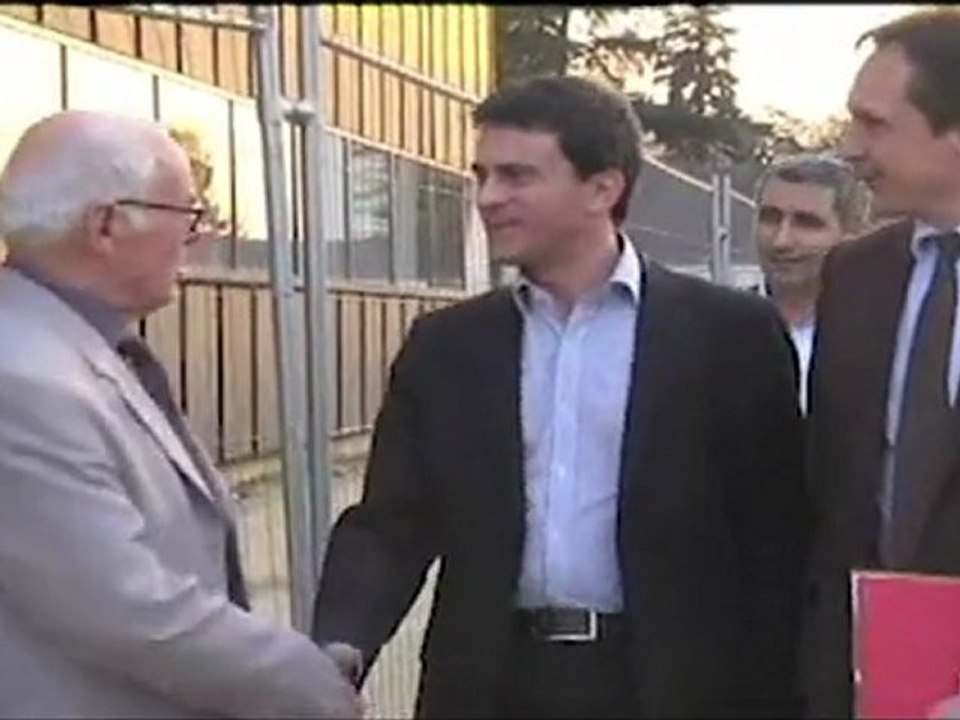 Manuel Valls soutient Christophe Rouillon lors d'un déplacement en Sarthe