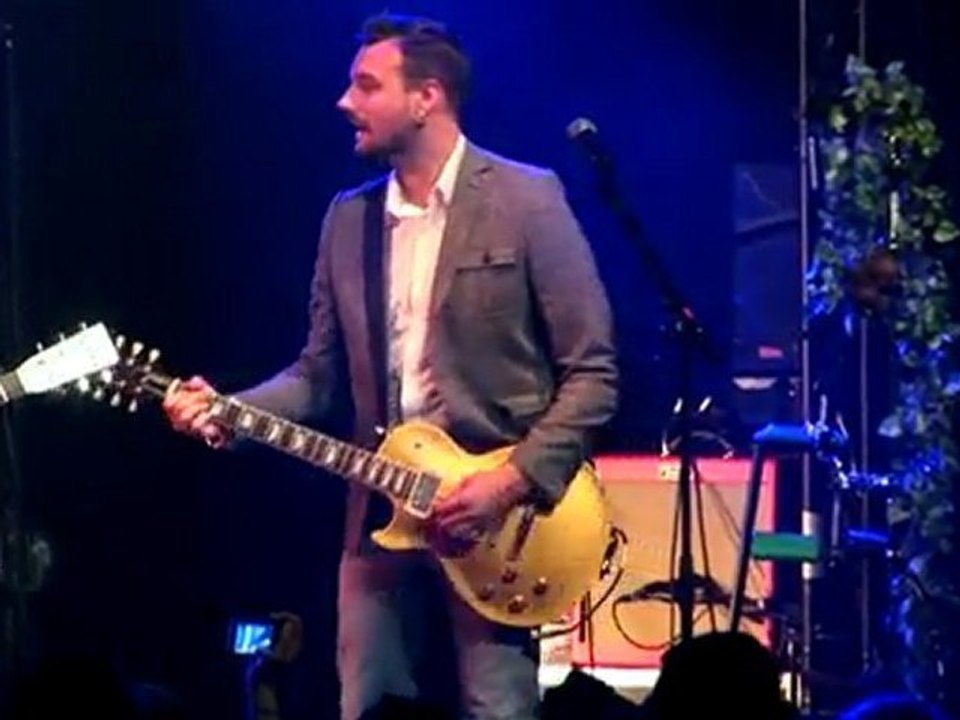 Oldelaf en concert sur la scène du festival Chorus