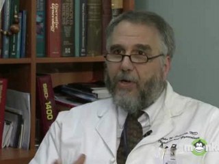 What kind of vitamins should a woman who wants to get pregnant take?