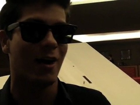 Chay Suede e Arthur Aguiar comemoram sucesso da banda Rebeldes