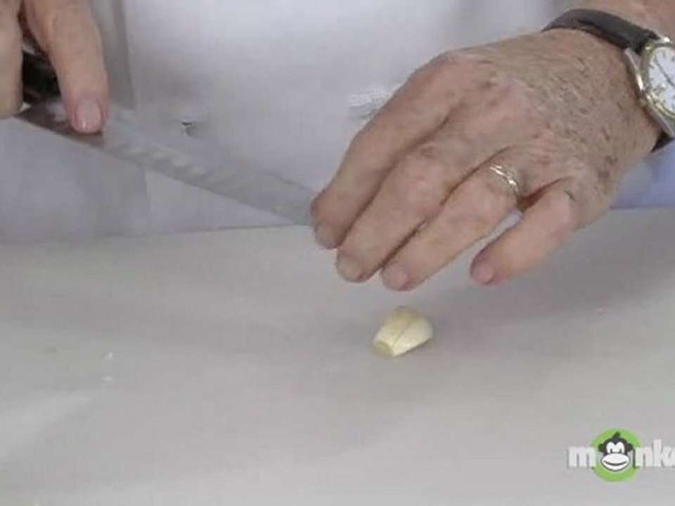 How To Slice Garlic