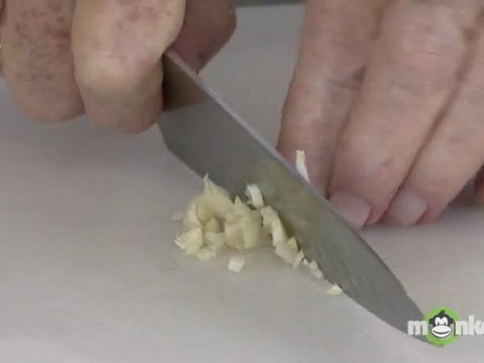 How To Mince Garlic