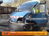 Lyon: une moto percute un camion de gendarmerie