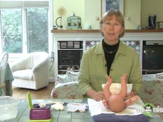 How to Check a Baby's Dirty Diapers