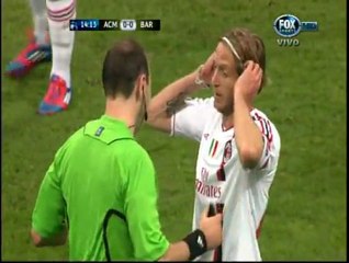 Falta de Ambrosini a Messi ('14) - Milan vs Barcelona - Champions League 2011/2012