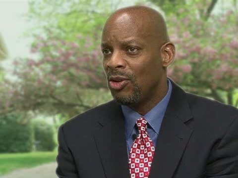 What are the differences between a public and private college?