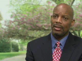 Should a student provide  negative information on their college application?