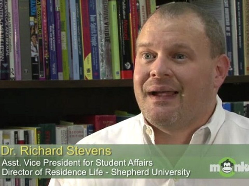 What are the benefits of living off campus?