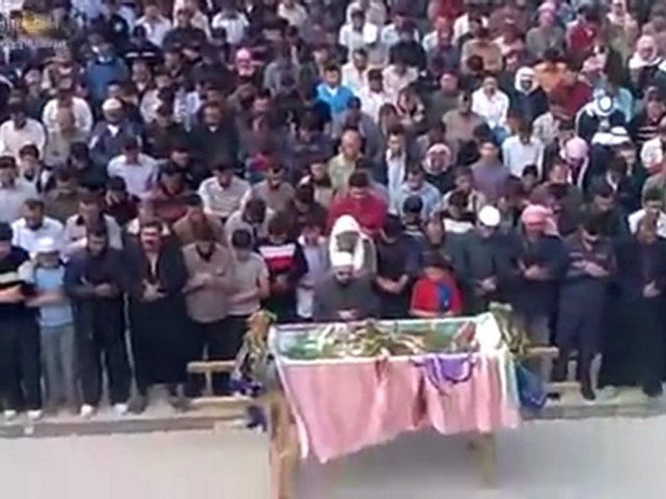 فري برس ادلب   كفرومة   تشييع الشهيدة روضة عبد الجليل الابراهيم  2 4 2012 ج2