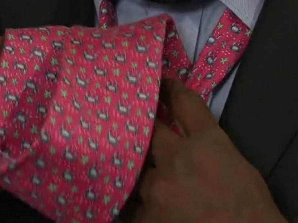 How to Tie a Tie - Half Windsor Knot