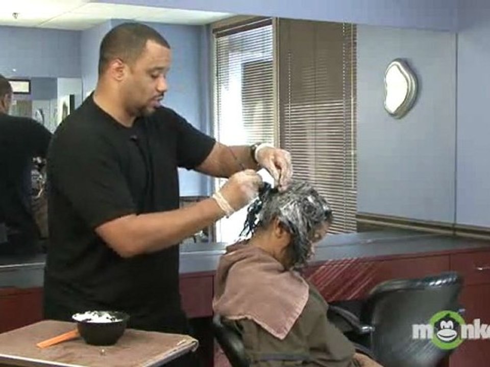 Texturize Hair - Applying the Relaxer