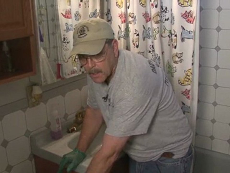 Plumbing Basics - Unclogging a Toilet Using a Plunger