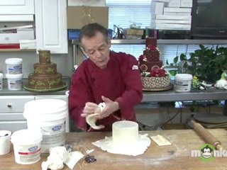 Fondant Cake Decorating - Covering the Cake