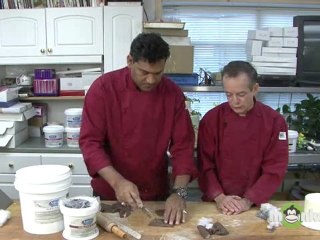 Fondant Cake Decorating - Making a Bow