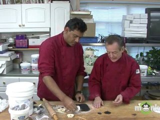 Fondant Cake Decorating - Making Flowers