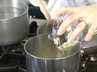How to Make a Spicy Tomato Sauce for Koushari