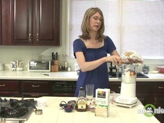 Healthy Snacks - How to Make a Strawberry Smoothie