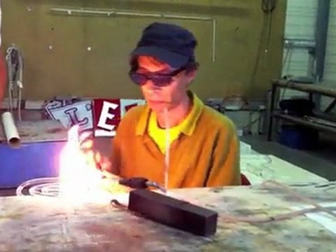 MA2F - ENTONNOIRS NÉONS - soufflage du néon