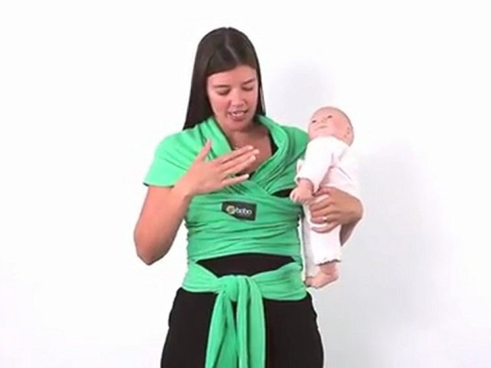 Enlever bébé de l'écharpe de portage boba wrap