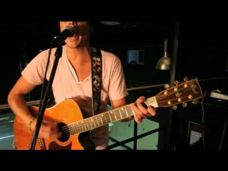 NAMING JAMES - BONES (BalconyTV)