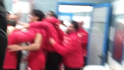Πανηγύρια στα αποδυτήρια  | 1
