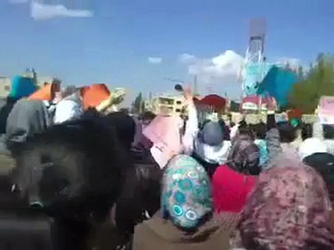 فري برس حلب الجامعة بداية مظاهرة كلية العمارة 2 4 2012 ج3