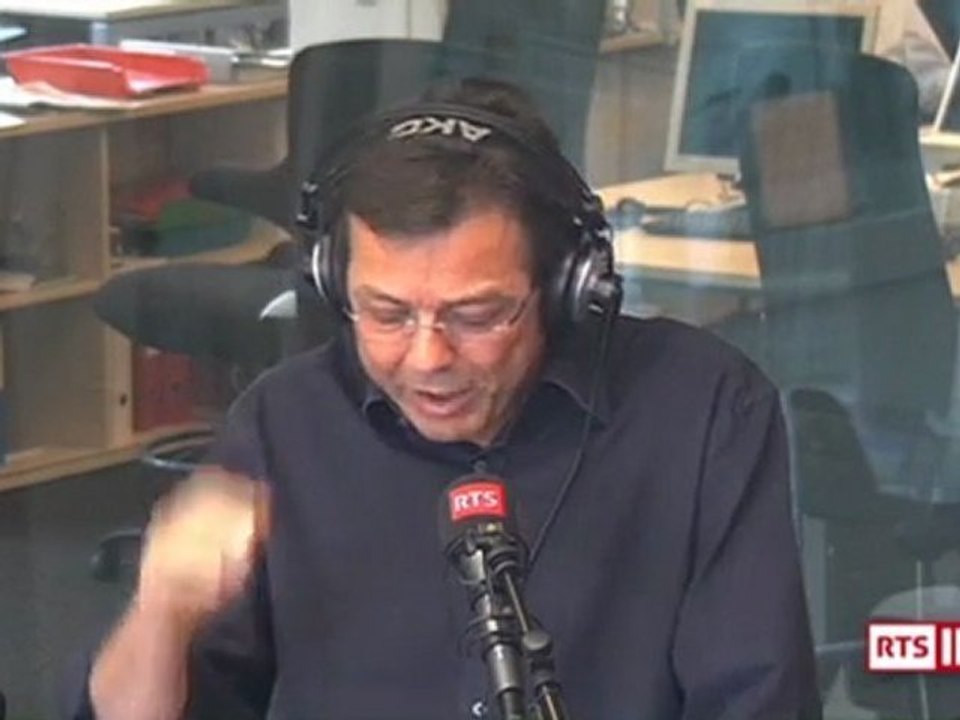 La chronique satirique : Assis! Debout! Couché!