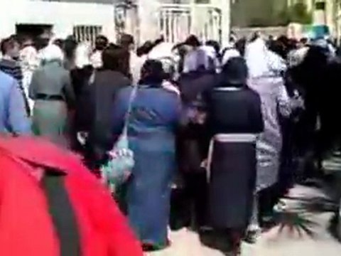 فري برس حلب الجامعة بداية مظاهرة كلية العمارة 2 4 2012 ج1