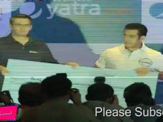 Chulbul Pandey Showing The cheque Recived By Yatra.Com In The Fever Of "Being Human NGO"