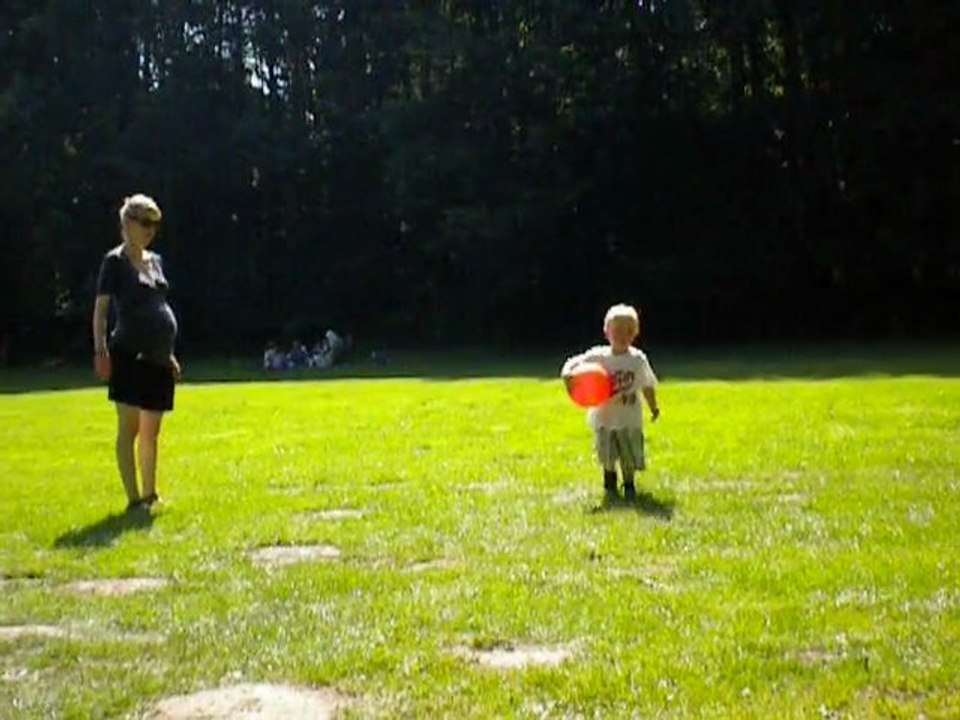 26/06/2011 - Brice et son ballon rouge