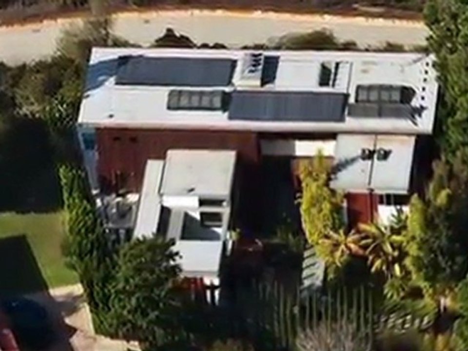 Ashton Kutcher Becomes A Homeowner