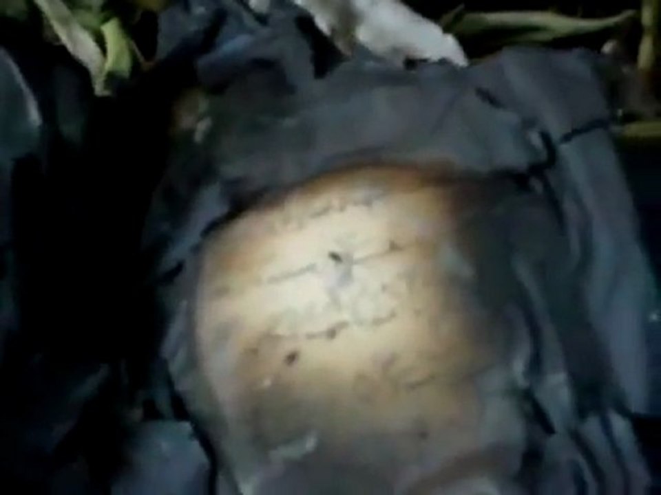 فري برس ريف حماه المحتل حرق المصاحف  من قبل العصابات الكافرة الجرمة الطائفية قرية التويني 3 4 2012