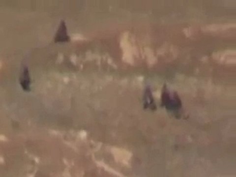 فري برس ريف دمشق الدبابات تحاصر الزبداني 3 4 2012 ج2