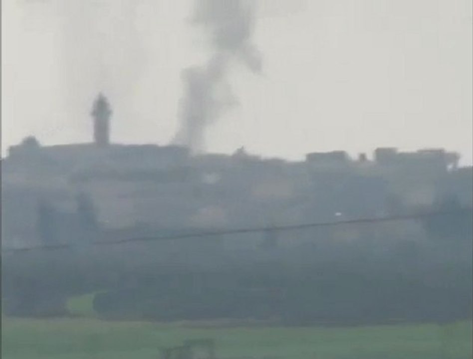 فري برس   إدلب تفتناز قصف يستهدف مأذنة الجامع واصابة المنازل من حوله