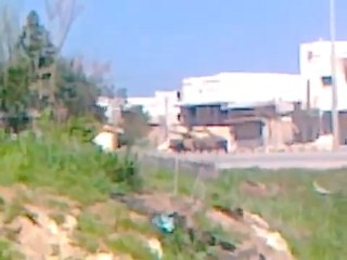 فري برس ادلب سرمين تواجد للدبابات على الاوتستراد 3 4 2012‎