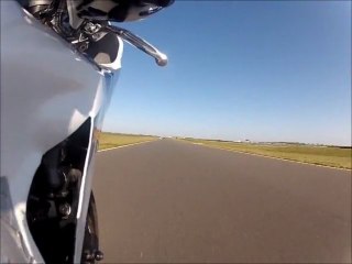 1ere avec le 1000 cbr rr 2009 circuit    fontenay le comte