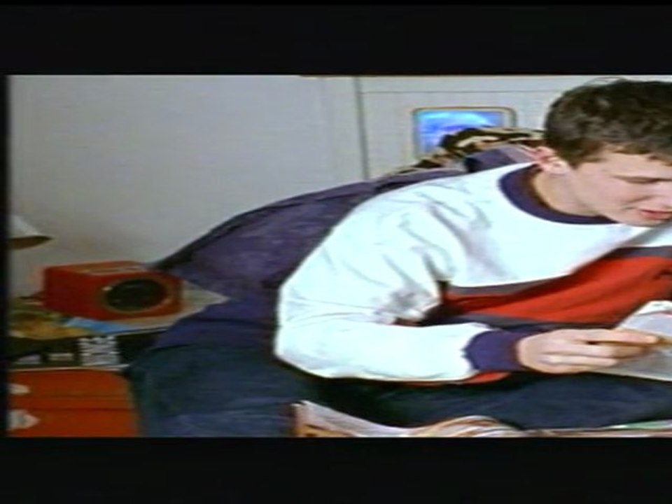 DU POIL SOUS LES ROSES - Bande-annonce VF