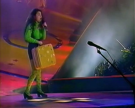 наташа королёва 1993. песня желтый чемоданчик слушать. песня желтый чемоданчик слушать. приключения желтого чемоданчика хулиганы. приключения желтого чемоданчика аудиосказка.