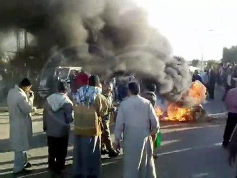 العشرات من أهالى قرية قلمشاة وبعض قرى مركز إطسا بالفيوم يقومون بقطع طريق مصر أسيوط الغربى احتجاجا على أزمة الغاز