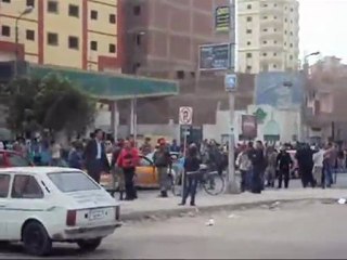 الجيش يتدخل لأعادة فتح طريق مجمع المحاكم بعد قطع أقارب متهمين له أعتراضا على حبس أحدهم