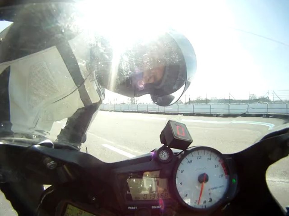 Roulage Moto au Vigeant - Chute de Caméra