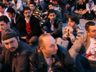 CHP ÇANKAYA İLÇE GENÇLERİNDEN ENERJİ BAKANLIĞI ÖNÜNDE ZAMLARI PROTESTOSU