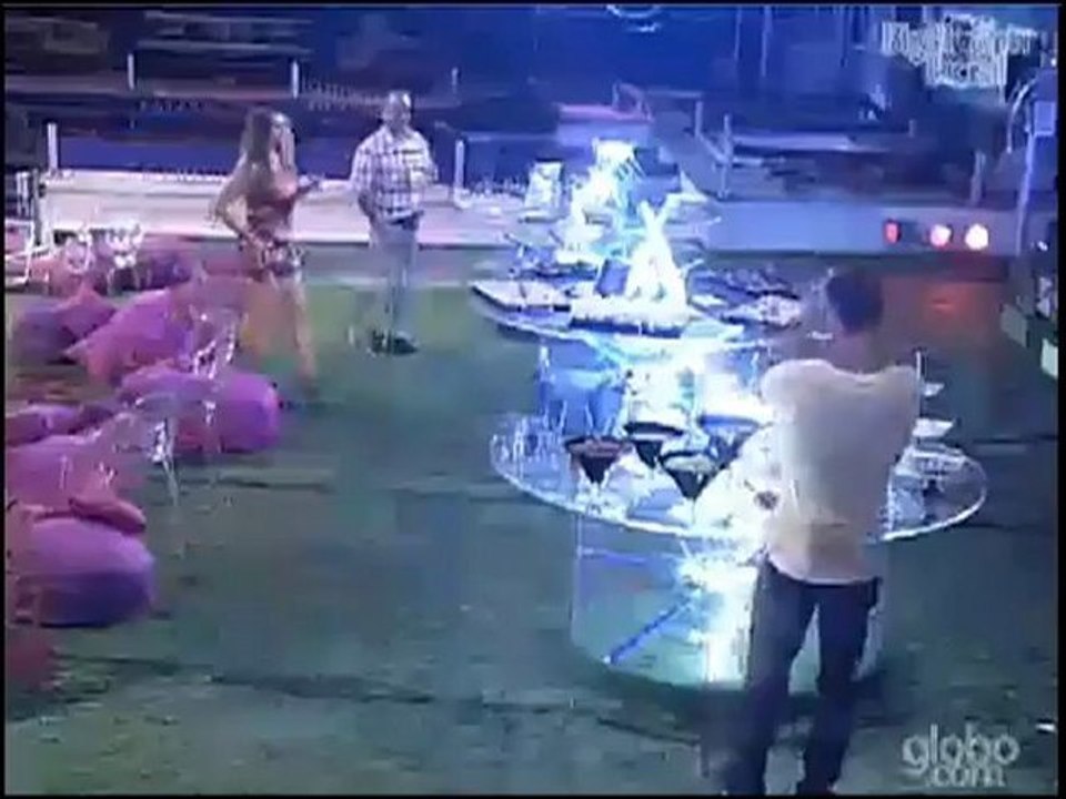 "A única coisa boa aqui é dormir com o Mister" 14/03