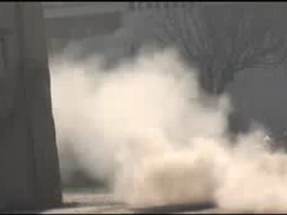 فري برس   حمص حي الربيع العربي انفجار ضخم 4 4 2012