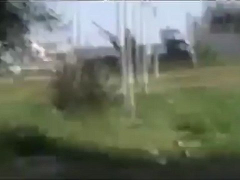 فري برس حماه المحتلة حميدية اقتحام الحي بمضادات الطيران من قبل 4 4 2012