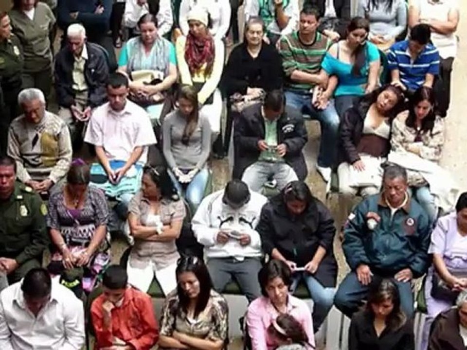 Ex-reféns das Farc participam de missa