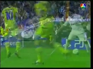 Bóng Ðá _ Kaka (Real Madrid) dứt điểm khéo léo vào góc cao khung thành Urko